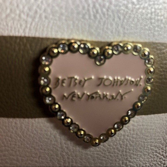Betsey Johnson Purse Handbag heart white leather - Picture 3 of 8